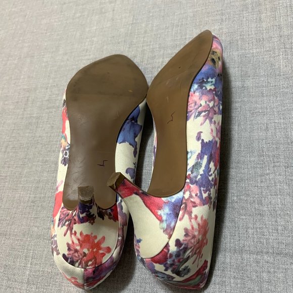 K&M Women's Floral low heels - Picture 9 of 9